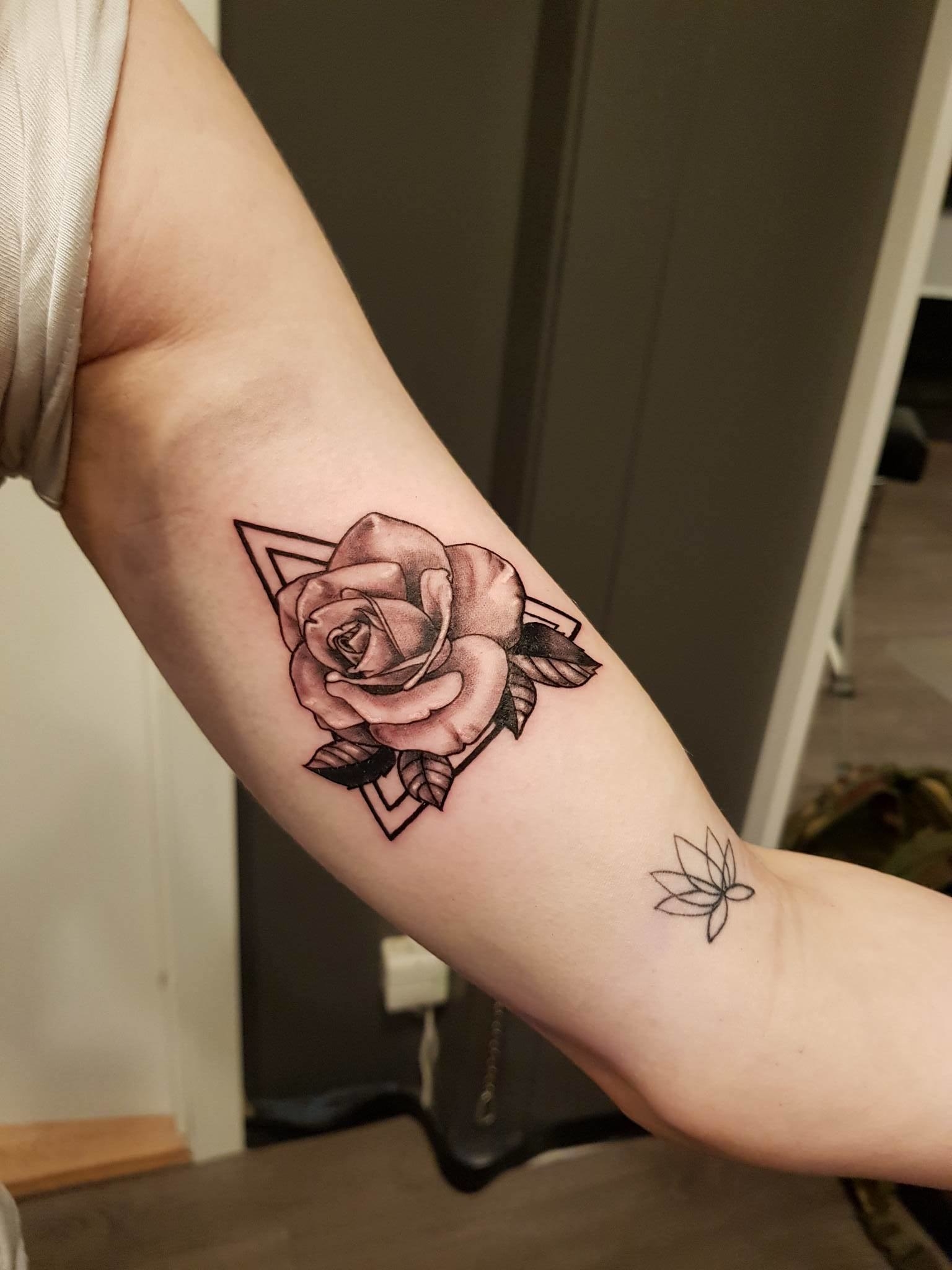 Geometric Rose Temporary Tattoos For Women Girls Realistic Dream Catcher  Gun Flower Feather Fake Tattoo Sticker Back Tatoos Arm - AliExpress